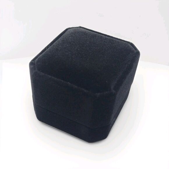 Baguette Cut Zirconia January Birthstone Gold Overlay Ring Size 7 + Box Gift - Picture 6 of 6